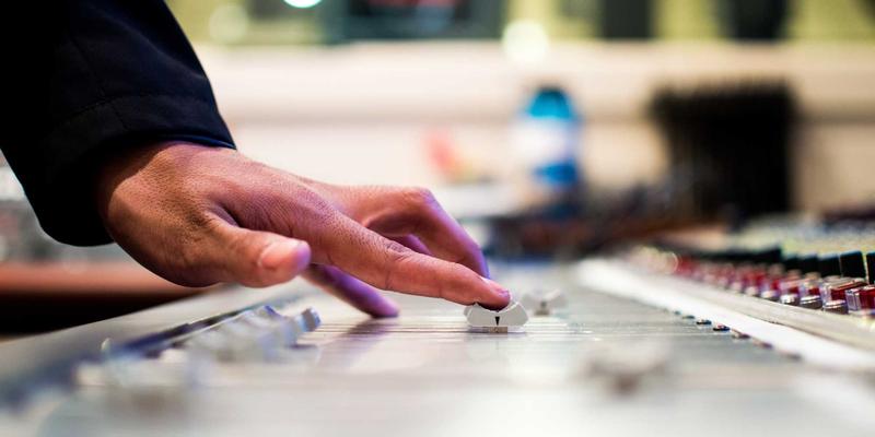 康普兰山东医用级塑料：如何以高生物相容性工业塑料定制血液透析设备关键部件