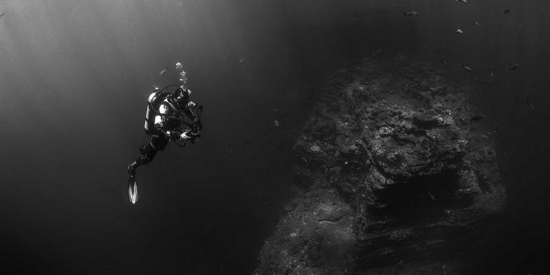 康普兰山东特种工程塑料：为5G基站壳体与天线罩提供卓越耐候性的定制塑料部件解决方案